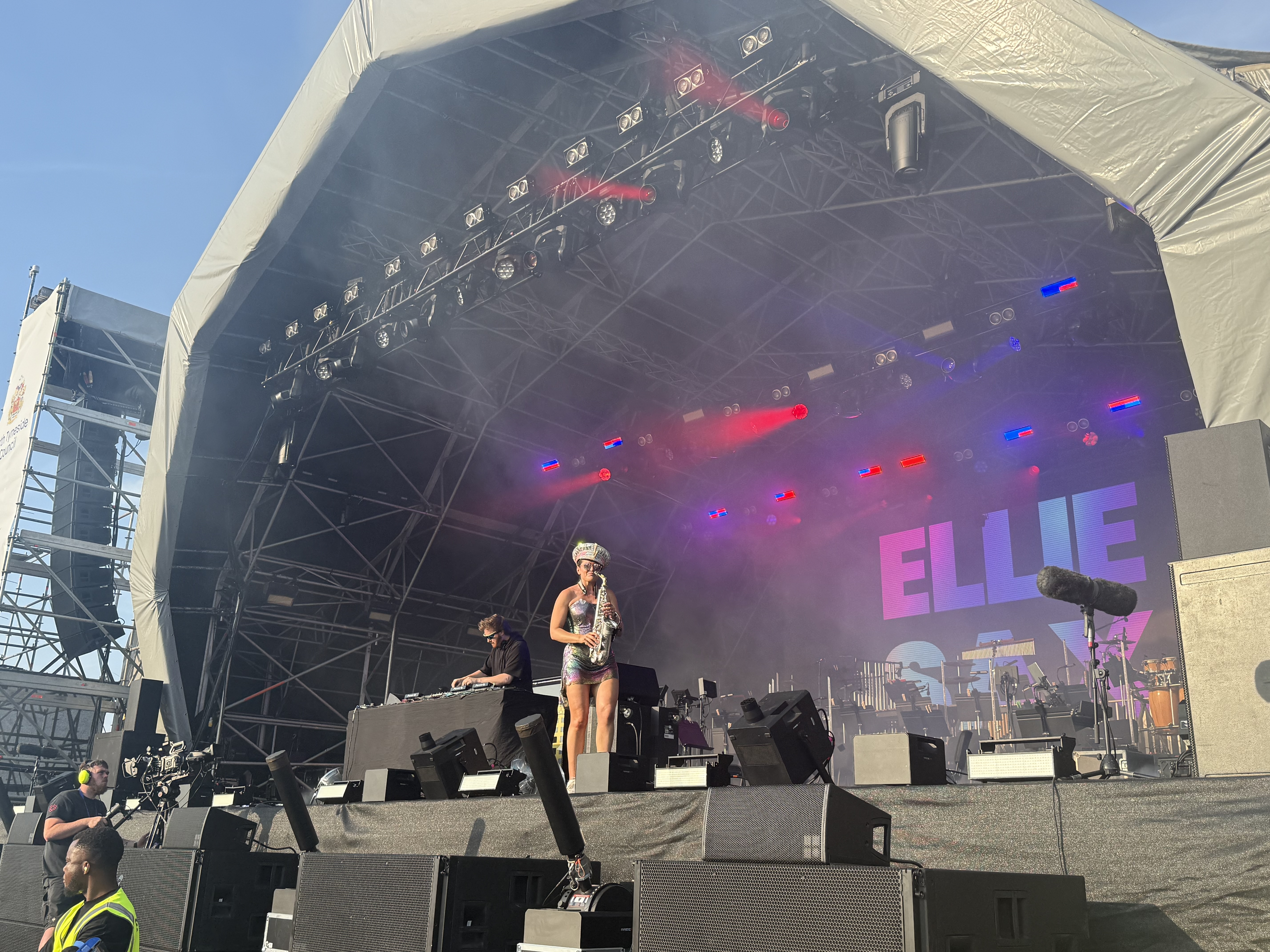 Artist Ellie Sax, welcomed on to the stage by cheering crowds