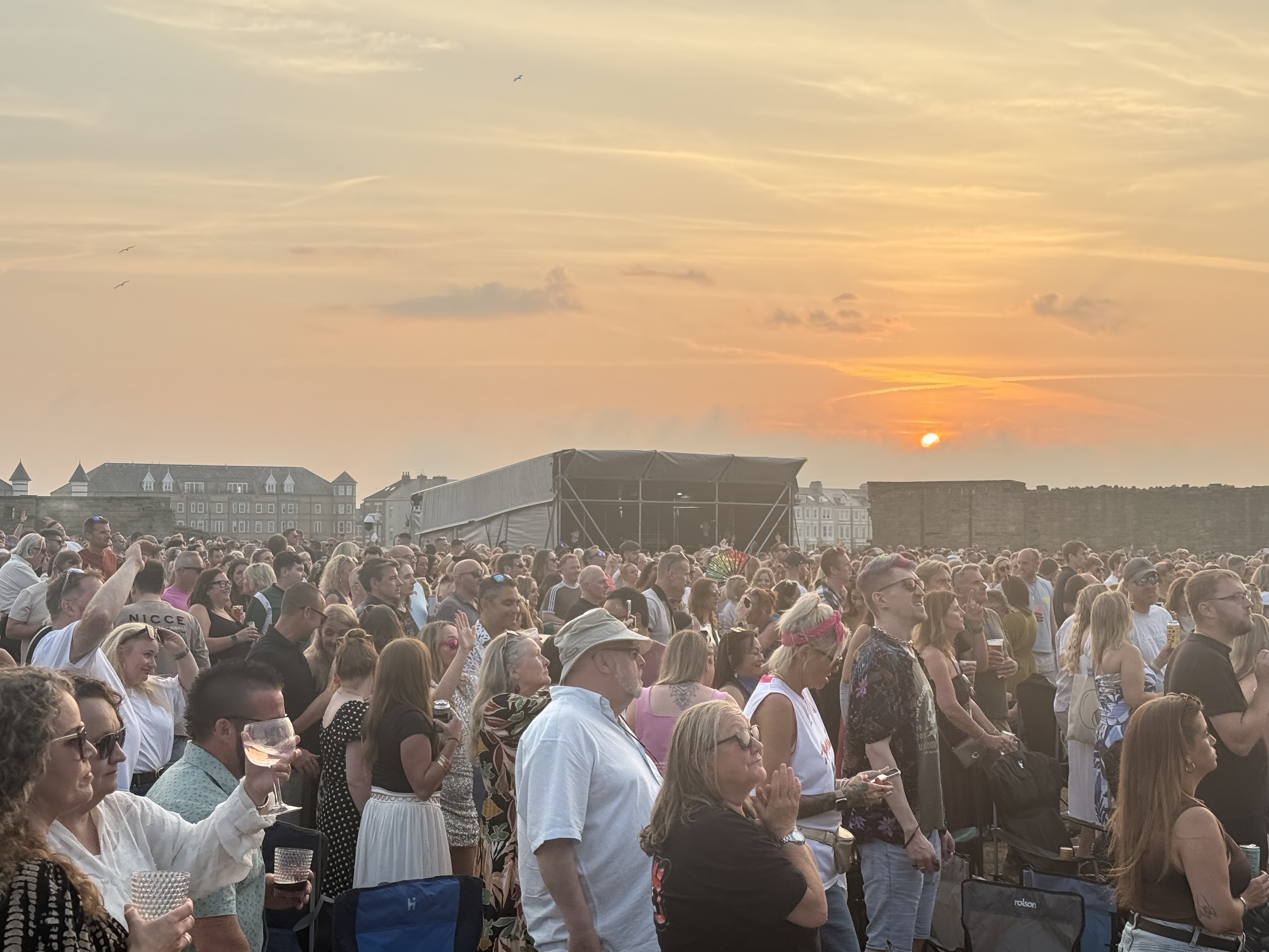 Fans had the privilege of gazing at a beautiful sunset that ignited the Tynemouth sky