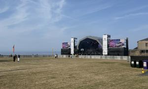 A Pre-show image of the vast stage, void of Spectators .